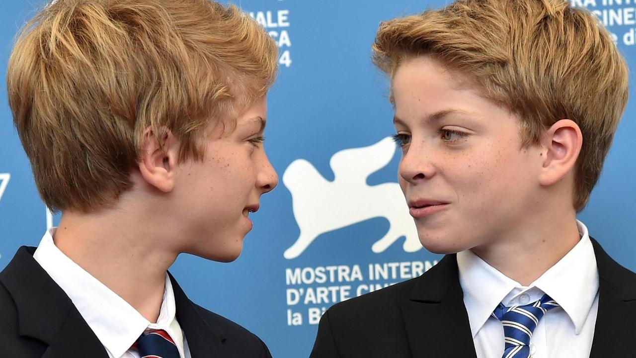 Lukas und Elias Schwarz spielen die Zwilingsbrüder in "Ich seh, ich seh". (30. August 2014) Lukas und Elias Schwarz spielen die Zwilingsbrüder in "Ich seh, ich seh". (30. August 2014)