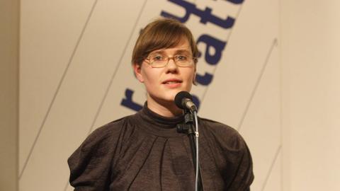 Die Autorin Nikola Richter auf der Bühne bei der Literaturwerkstatt Berlin.