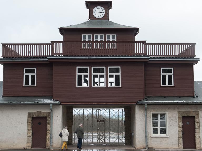 Das Torgebäude des früheren KZ Buchenwald