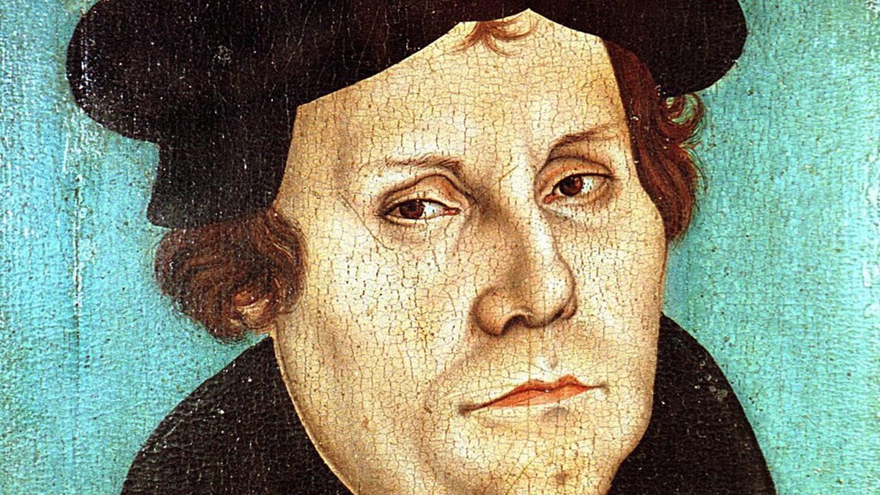 Porträt des Reformators Martin Luther, Ölgemälde auf Holz. von Lukas Cranach dem Älteren von 1528. Das Bild hängt in der Lutherhalle in Wittenberg, dem größten reformationsgeschichtlichen Museum der Welt. Die von Lucas Cranach und seiner Werkstatt ab 1520 geschaffenen Bilder sind als Grundtypen bis heute prägend für die Vorstellung von Martin Luther.
