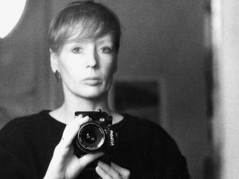 Die Berliner Fotografin Sibylle Bergemann auf einem undatierten Selbstporträt. Die 1941 geborene Künstlerin erlag 2010 einem Krebsleiden.