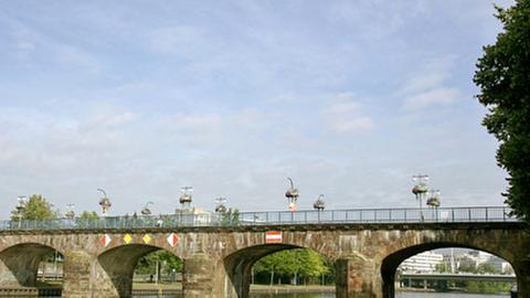 Die Alte Brücke über die Saar in Saarbrücken gilt als eine der ältesten erhaltenen Brücken im Saarland.