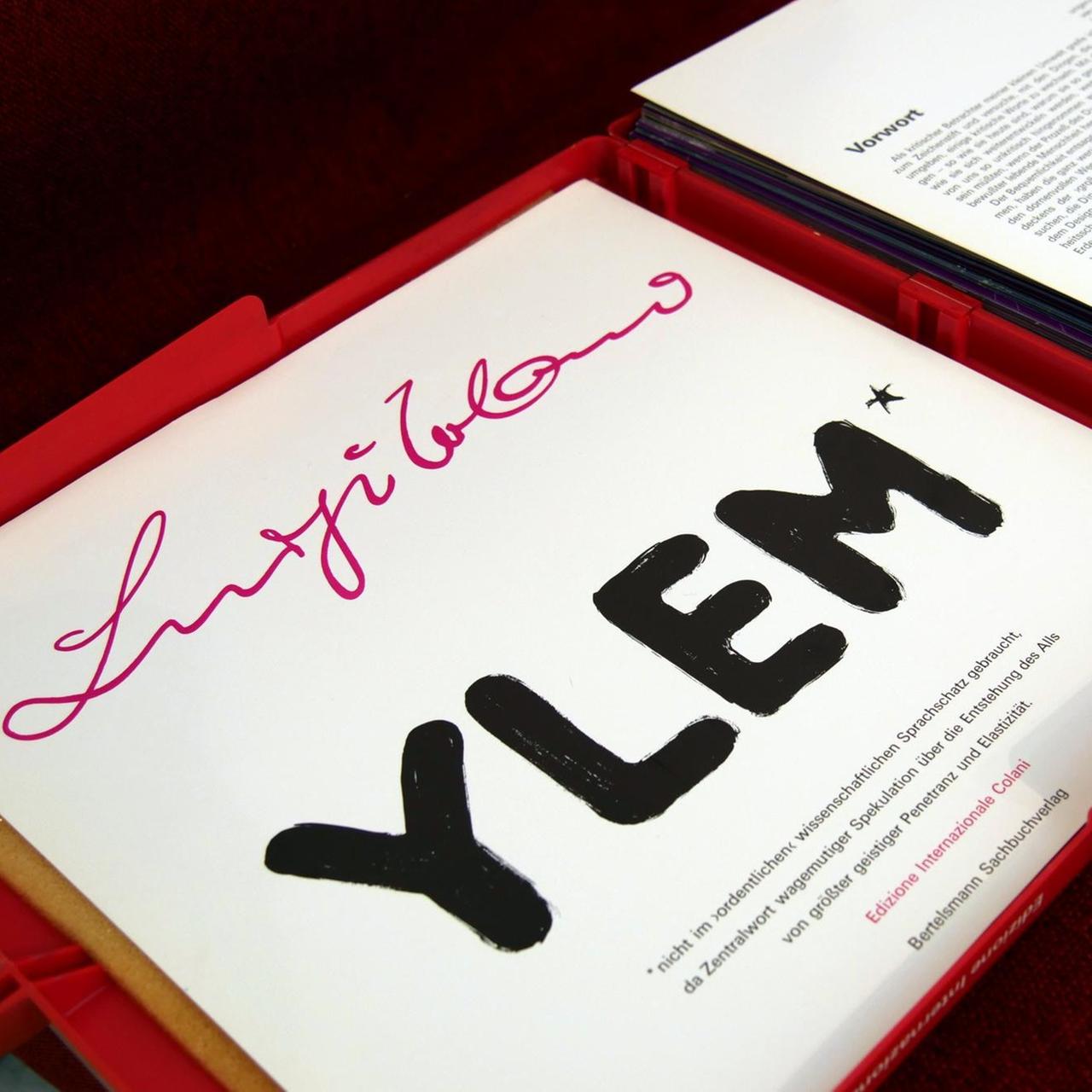 Der Design-Koffer "Ylem" enthält 120 Blätter mit Texten, Bildern und Zeichnungen der Luigi-Colani-Kollektionen bis zum Jahr 1971