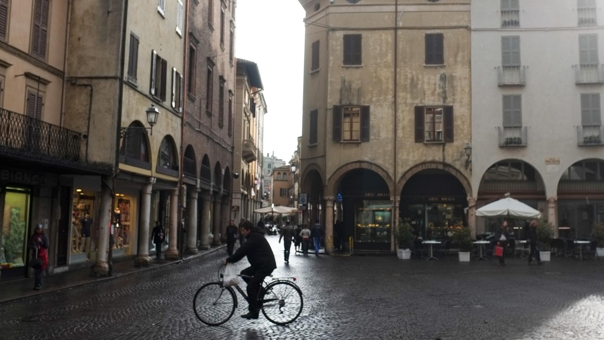 Straßenszene in Mantua, Italien