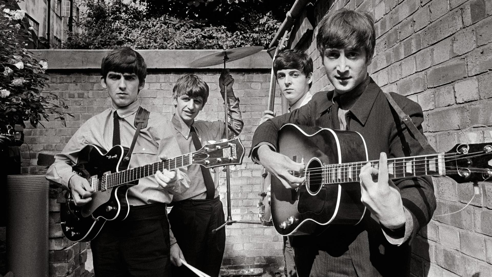 Beatles backyard 1963