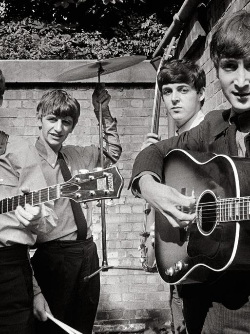 Beatles backyard 1963
