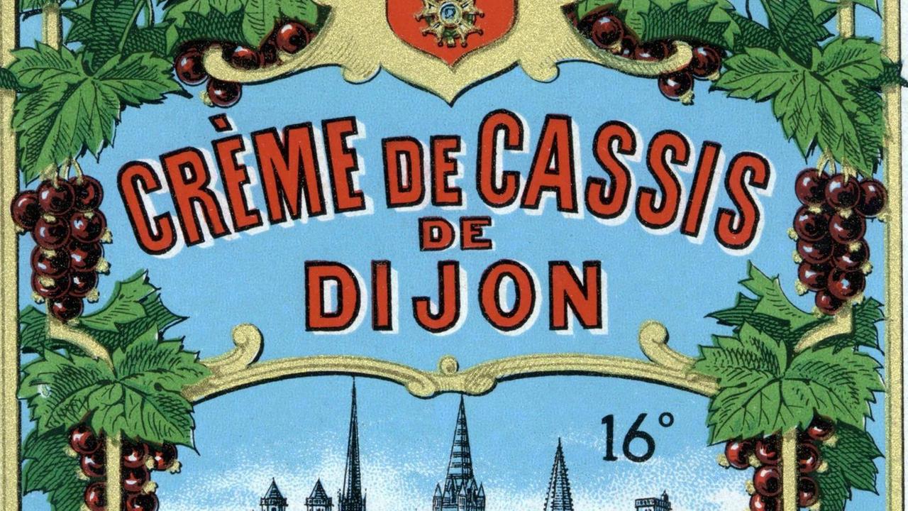 Etikett des französischen Johannisbeer-Likörs Cassis de Dijon. Ende der 1970er Jahre wollte Rewe diesen importieren. Weil er aber weniger als 32 Prozent Alkohol hatte, verbot die Bundesmonopolverwaltung den Import.