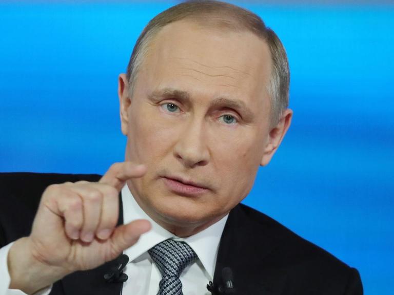 Russlands Präsident Wladimir Putin in der Fragestunde