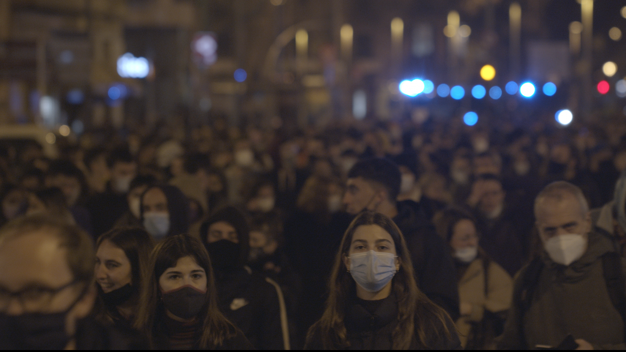 Vor allem junge Menschen gehen in Barcelona auf die Straße