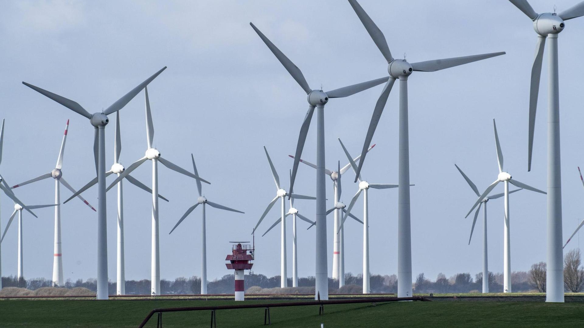 Windräder in einem Windpark Windräder in einem Windpark