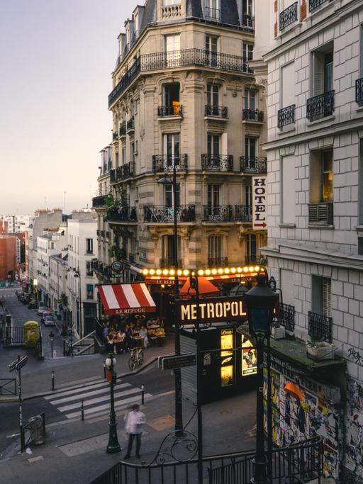 Stadtansicht des wegen seines typischen Flairs beliebten Viertels Montmartre in Paris.