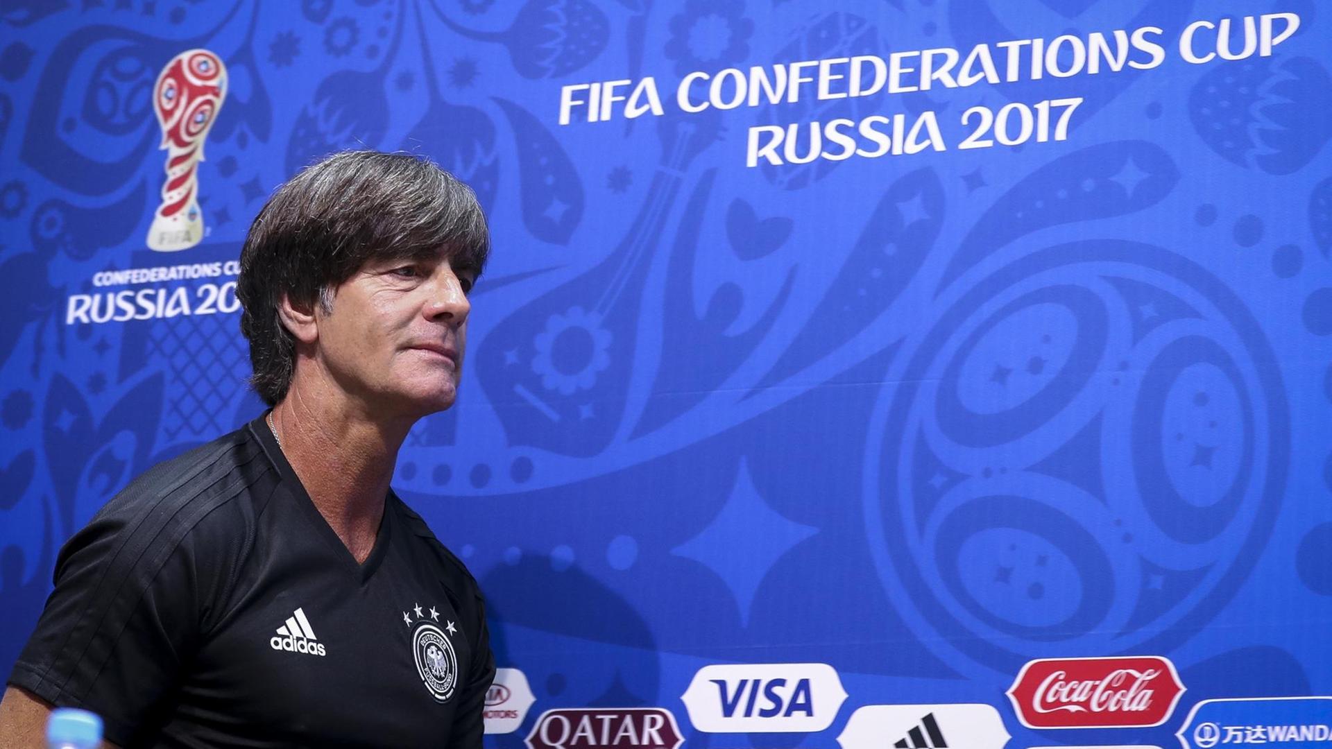 Bundestrainer Joachim Löw spricht auf er Abschluss-Pressekonferenz im «Fisht» Stadion. Bundestrainer Joachim Löw spricht auf er Abschluss-Pressekonferenz im «Fisht» Stadion.