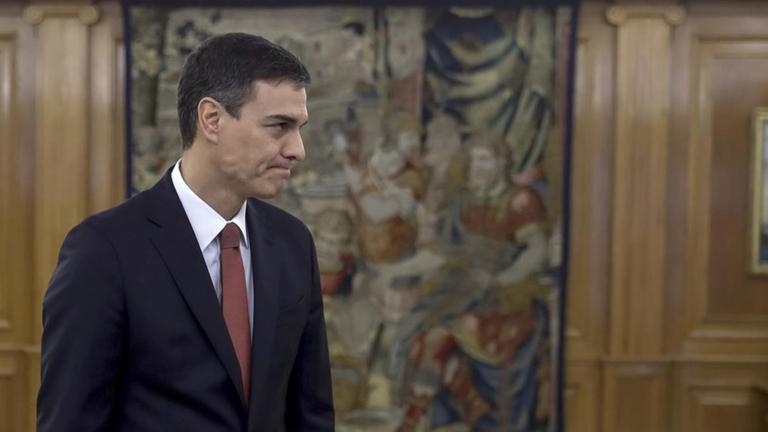 Vor einem halben Jahr, am 2. Juni: Spaniens Sozialistenchef Sánchez wird als neuer Ministerpräsident vereidigt.