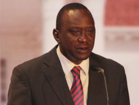 Präsidentschaftskandidat Uhuru Kenyatta spricht bei einer TV-Debatte in Nairobi