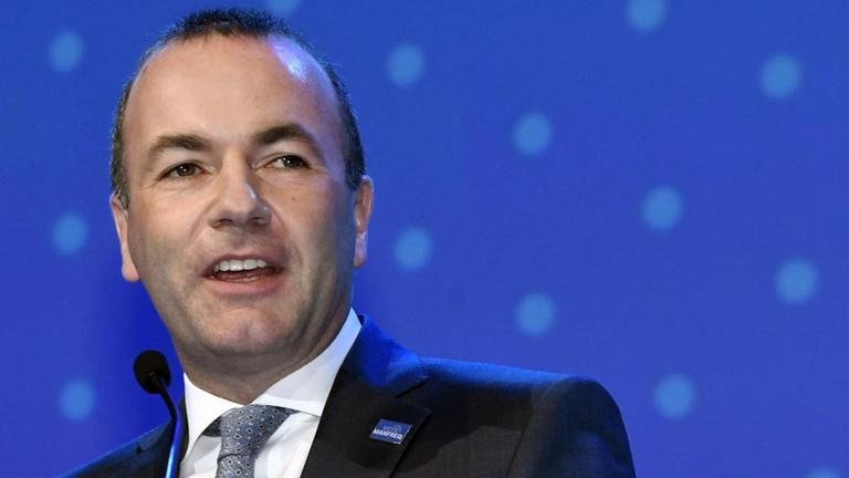 Die Europäische Volkspartei (EVP) hat den CSU-Politiker Manfred Weber auf ihrem Kongress in Helsinki zum Spitzenkandidaten für die Europawahl 2019 und die Nachfolge von EU-Kommissionspräsident Jean-Claude Juncker gewählt.