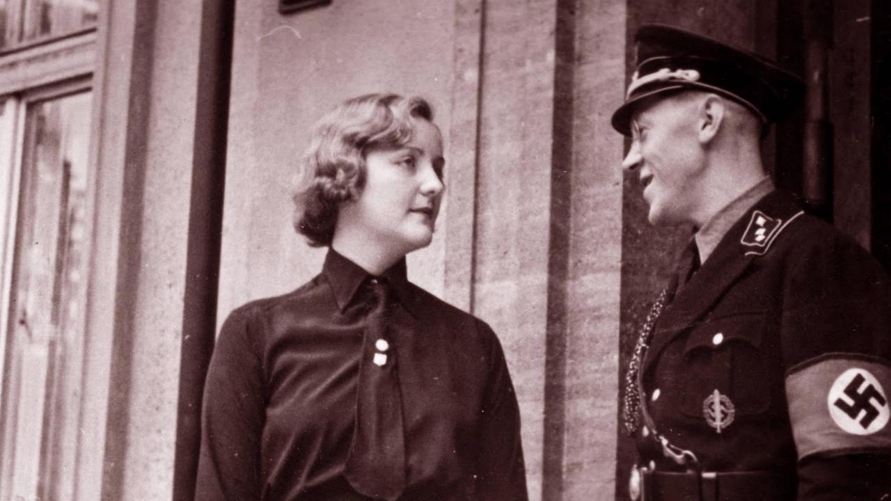 Die britische Faschistin Unity Mitford in schwarzer Uniform mit Fritz Stadelmann, Hitlers Adjutant, 1933 in Berlin