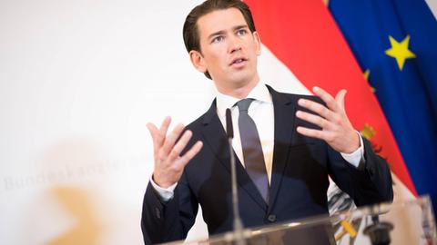 Der österreichische Bundeskanzler Sebastian Kurz (ÖVP) spricht auf einer Pressekonferenz in Wien