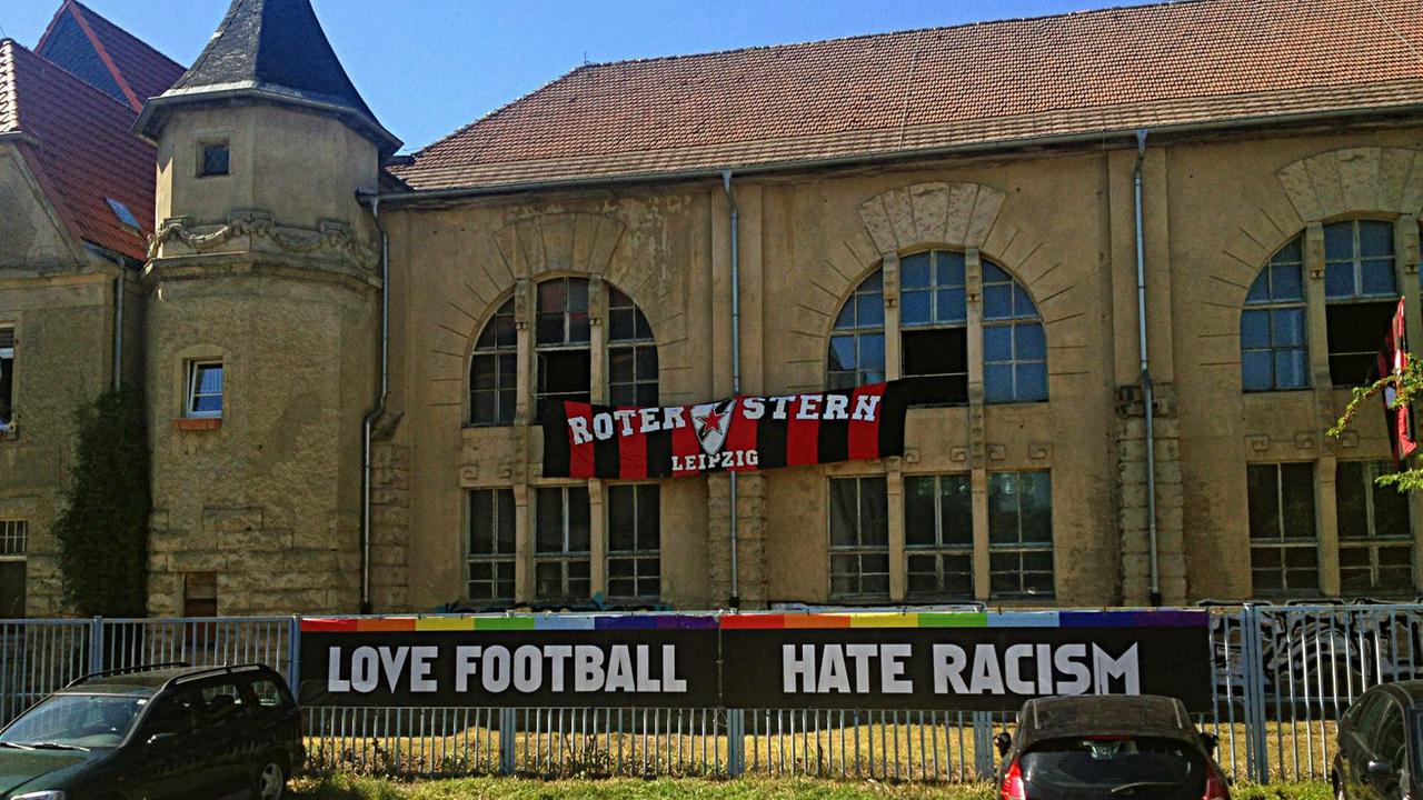 Klare Botschaft: Das Vereinsheim des Roten Stern Leipzig im Stadtteil Connewitz