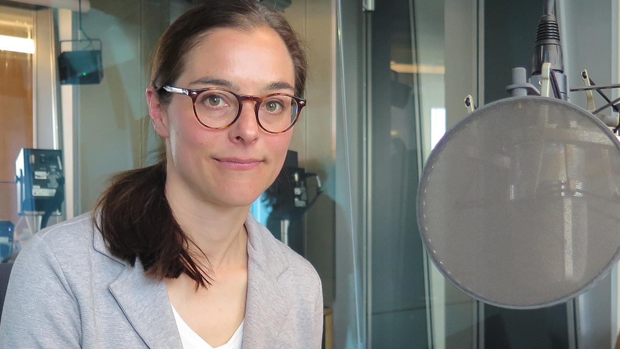 Anna Sauerbrey, Leiterin des Meinungs-Ressorts des Berliner "Tagesspiegels", im Studio von Deutschlandradio Kultur.