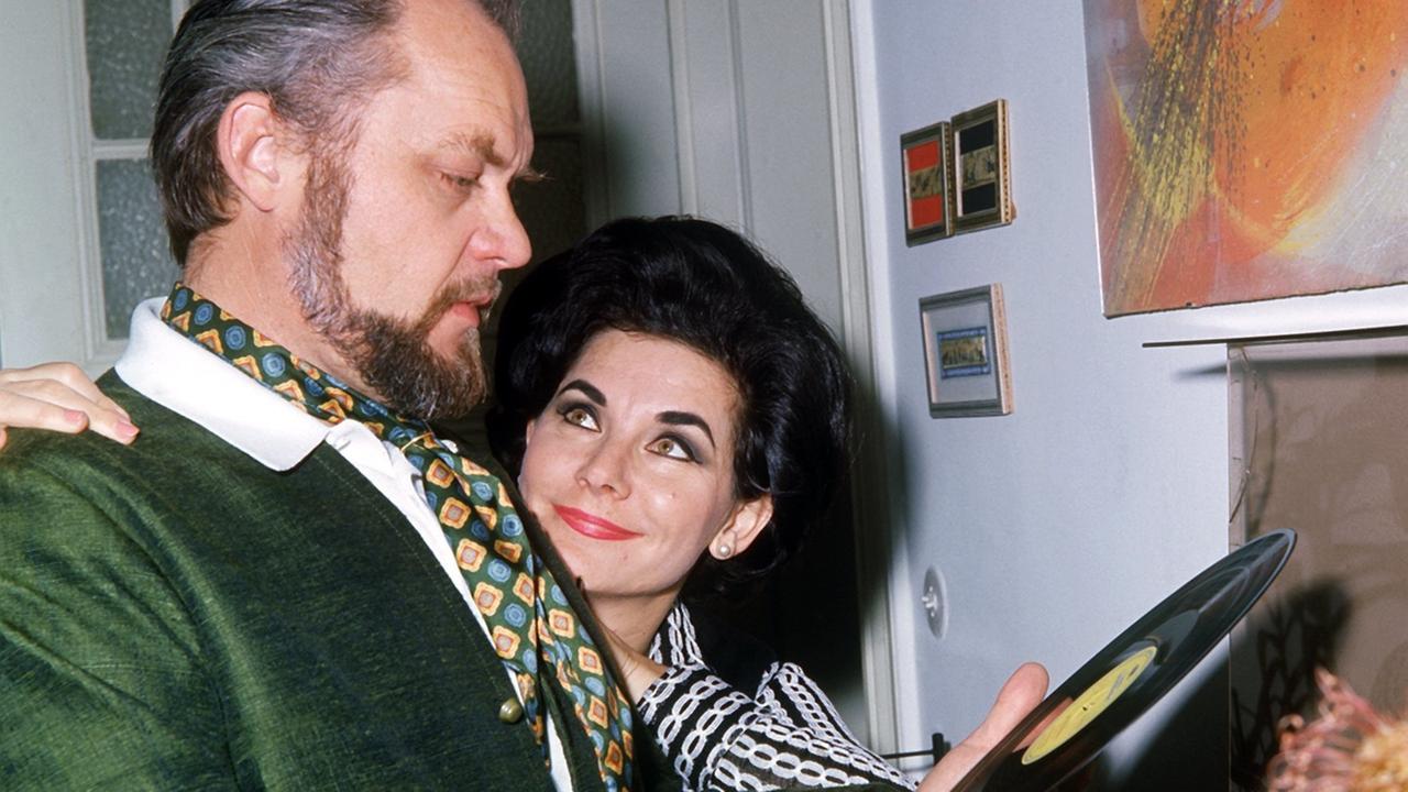 Der aus Texas stammende Opernsänger Thomas Stewart und die in Brooklyn geborene Sängerin Evelyn Lear, aufgenommen in ihrer Berliner Wohnung am 5. Juni 1970