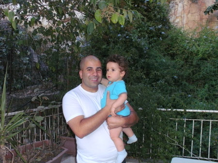 Protagonist Arye Sharuz Shalicar mit Sohn Rafael