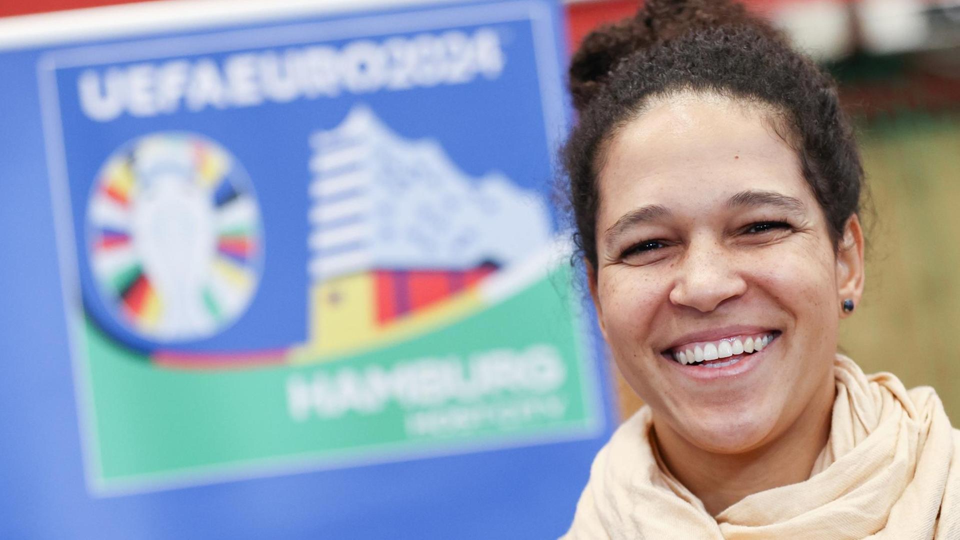 Zu sehen ist die ehemalige Fußballerin Celia Sasic. Sie ist Botschafterin der UEFA EURO 2024.