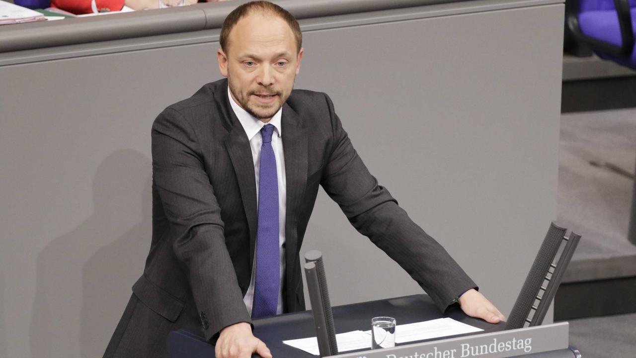 Der CDU-Politiker Marco Wanderwitz am Rednerpult im Deutschen Bundestag.