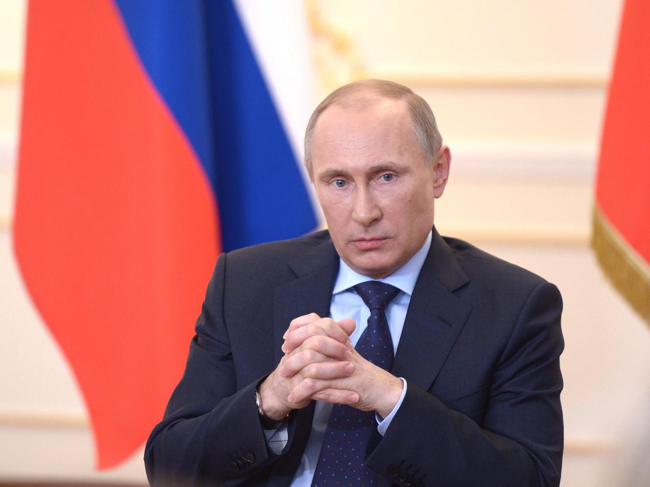 Waldaimir Putin bei einer Pressekonferenz
