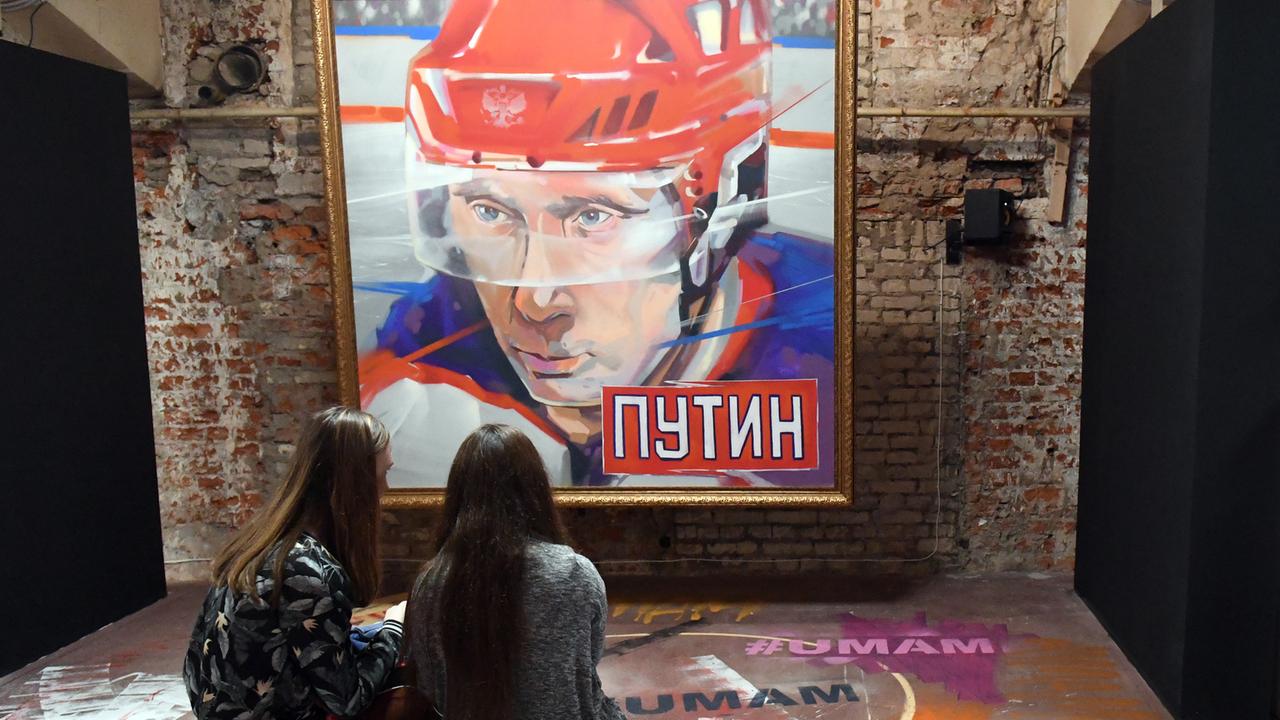 Die Moskauer Ausstellung "SuperPutin" zeigt Putin auch als Sportler. 
