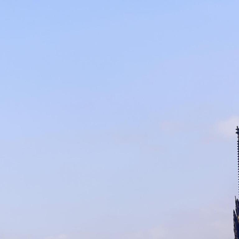 Die Türme des Kölner Doms, gesehen vom rechtsrheinischen Deutzer Ufer aus.