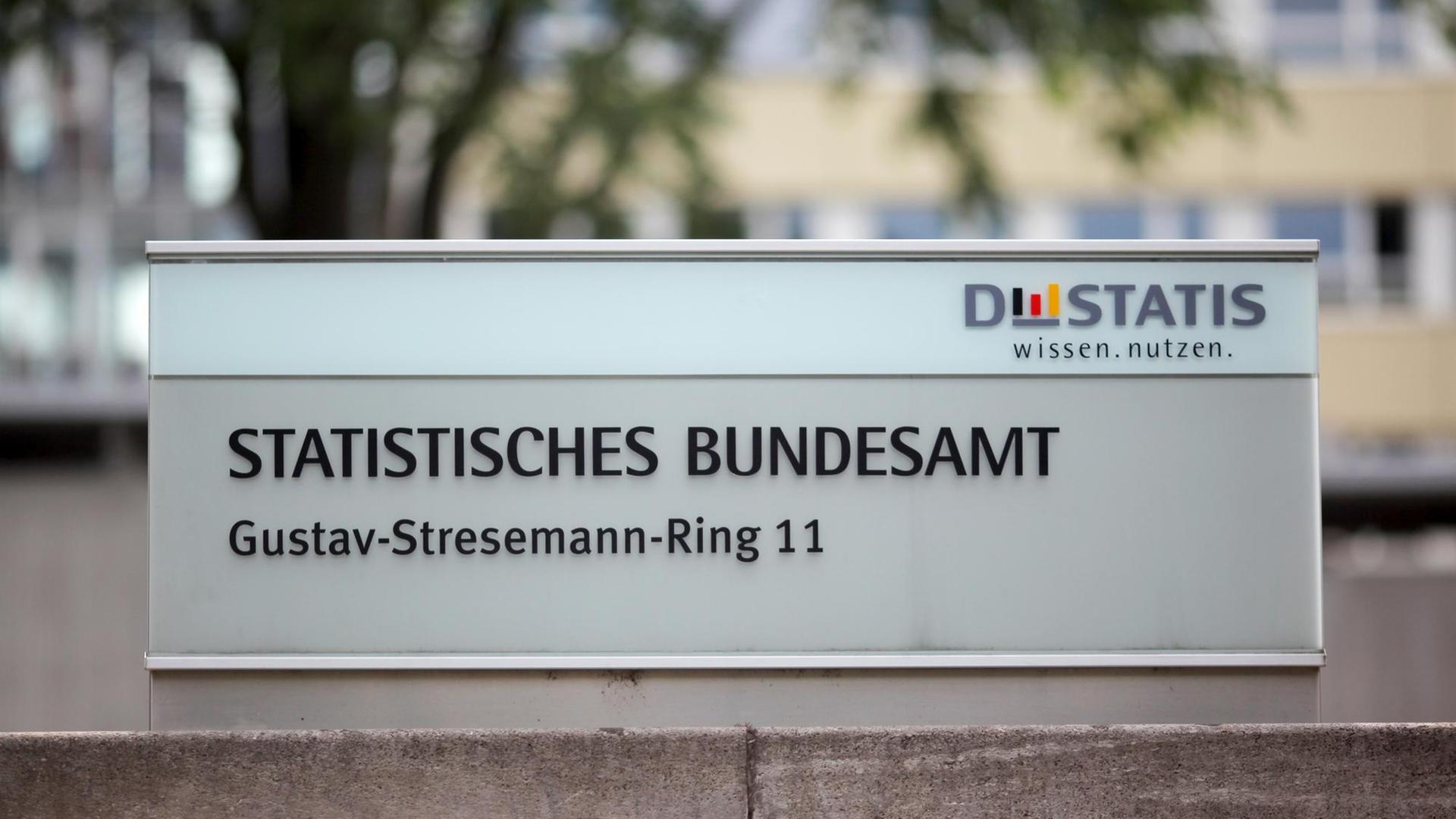 Blick auf den Hauptsitz des Statistischen Bundesamtes, aufgenommen am 23.08.2013 in Wiesbaden (Hessen).