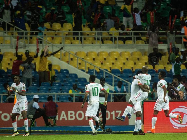 JGabun und Burkina Faso spielen am 14. Januar 2017 beim Afrika-Cup vor kaum besetzten Rängen.
