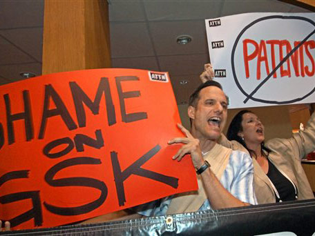 Protest gegen den Pharmaproduzenten Glaxo-Smith-Kline auf der Aids-2004-Konferenz: