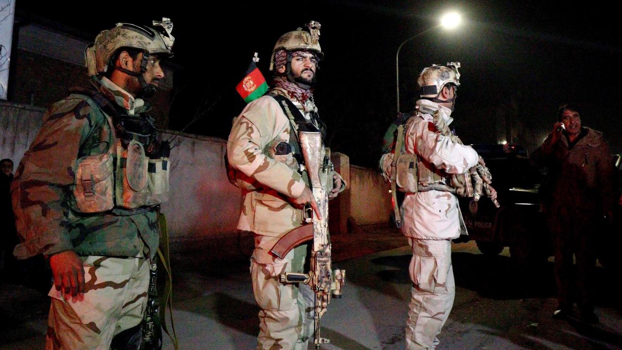 Afghanische Sicherheitskräfte beschützen das Diplomatenviertel in Kabul nach einem Angriff der Taliban