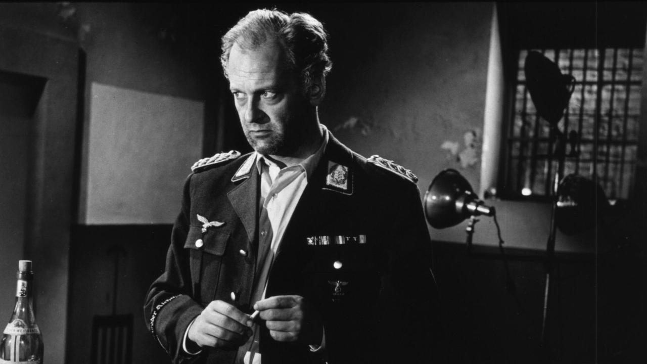 Curd Jürgens in "Des Teufels General" (Deutschland 1954; Regie: Helmut Kaeutner; Buch: Georg Hurdalek, Helmut Kaeutner u. Carl Zuckmayer, n.d. gleichn. Theaterstueck von Carl Zuckmayer). 