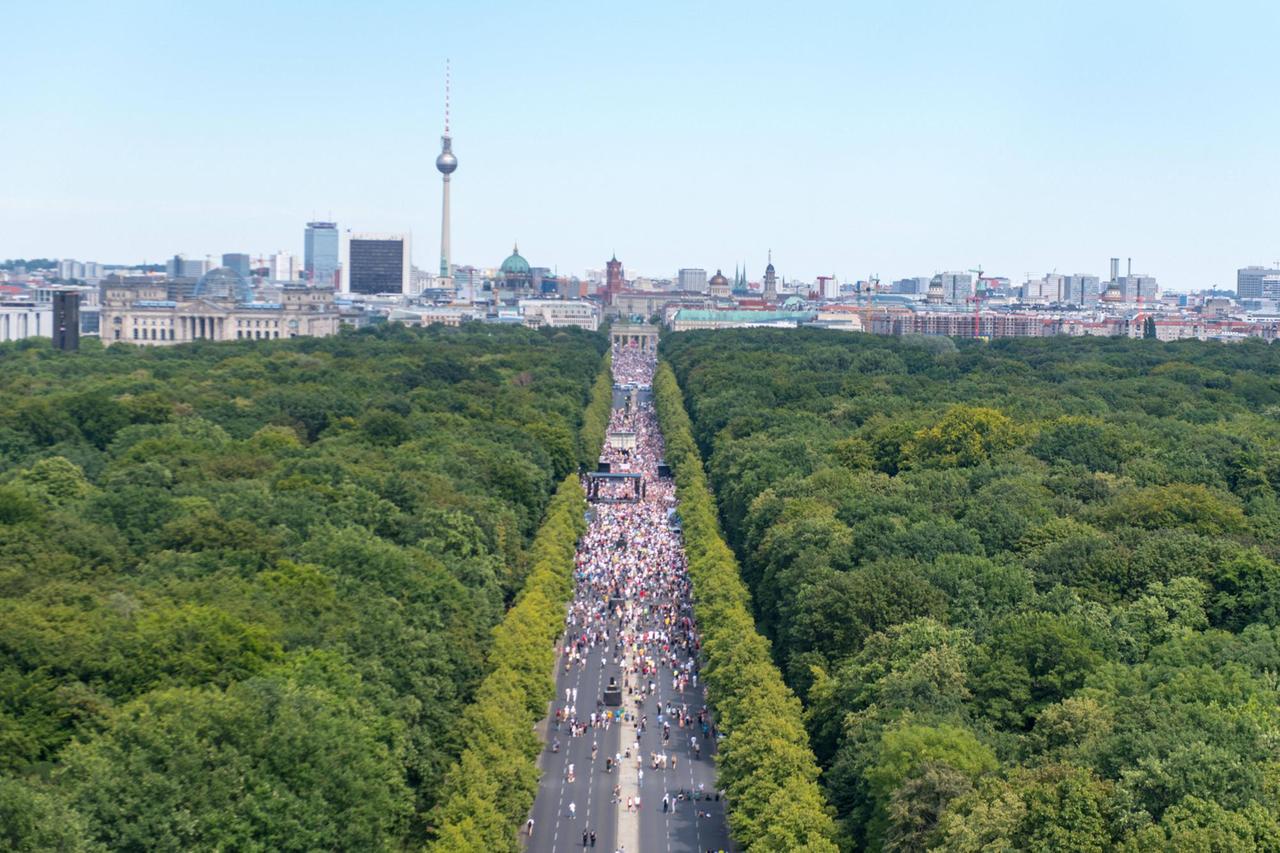 Luftbild der Demo gegen Corona-Maßnahmen in Berlin 2020