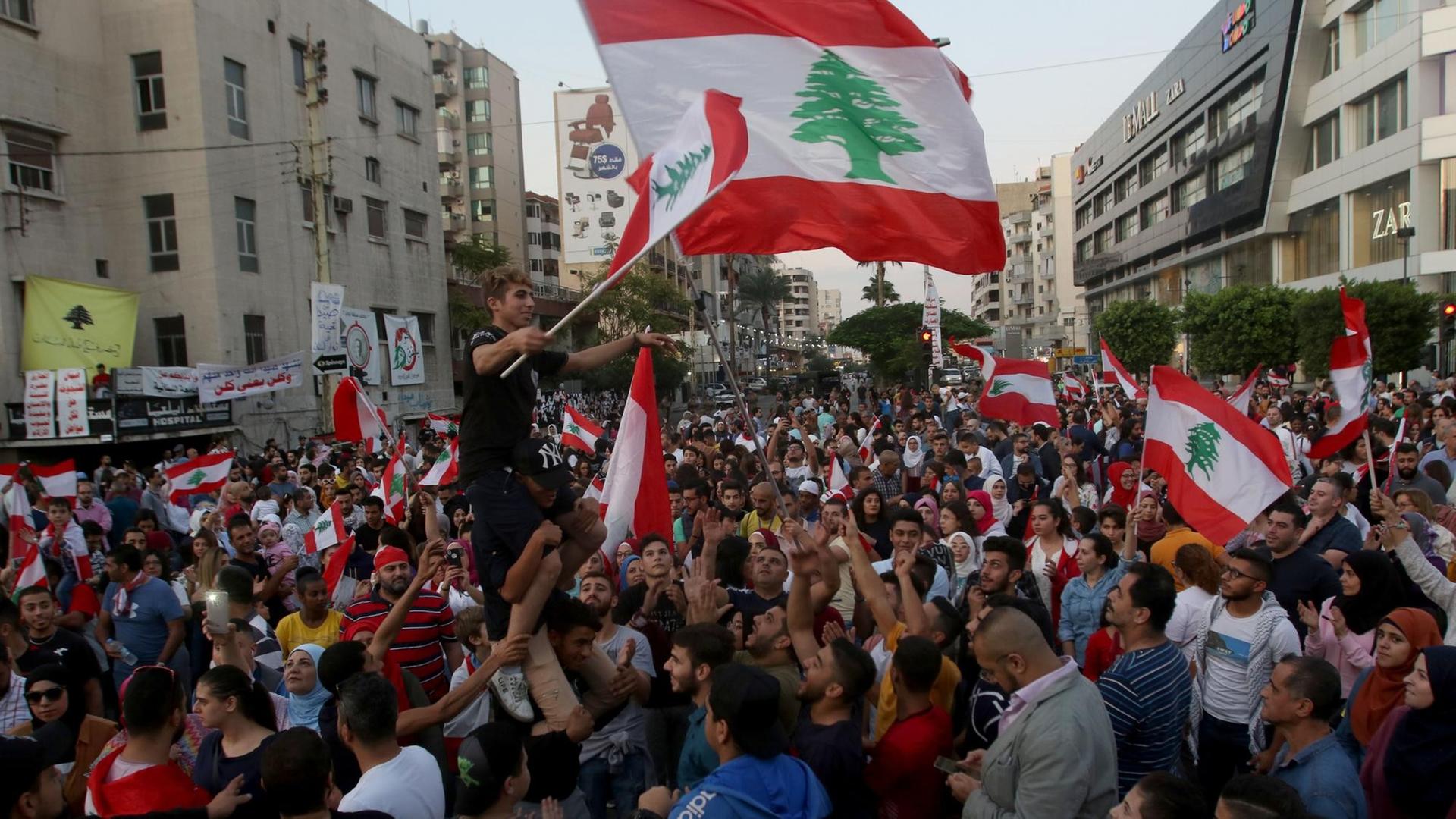 Libanesische Anti-Regierungs-Demonstration in der Stadt Sidon.