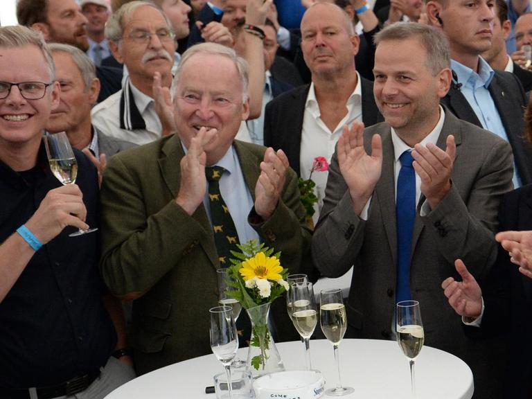 Die Politiker der AfD freuen sich über den starken Wahlerfolg in Mecklenburg-Vorpommern.