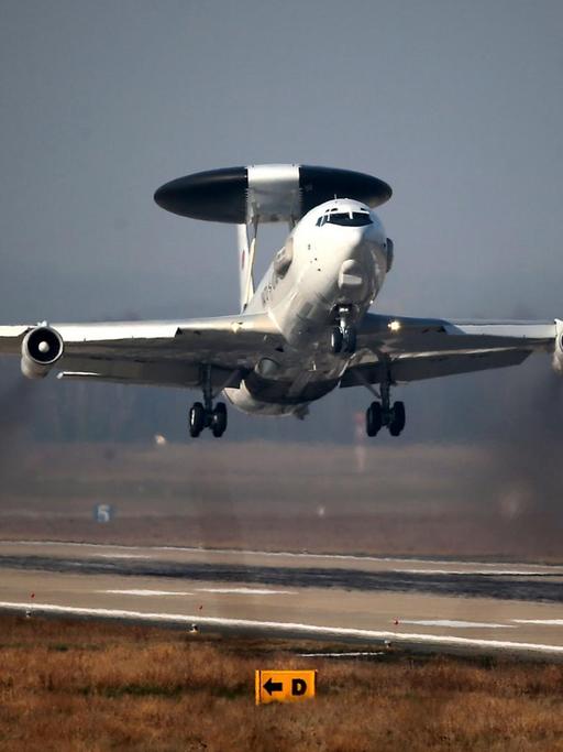 Awacs-Flugzeuge der Nato könnten beim Engagement gegen Schleuser eine Hilfe sein. 
