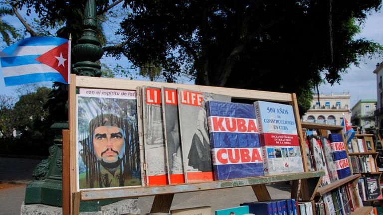 Bücherstand in Havanna, Kuba.
