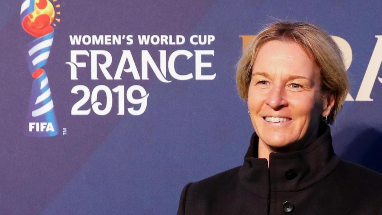  Martina Voss-Tecklenburg ist Trainerin von dem deutschen Frauen-Fußball-Team.