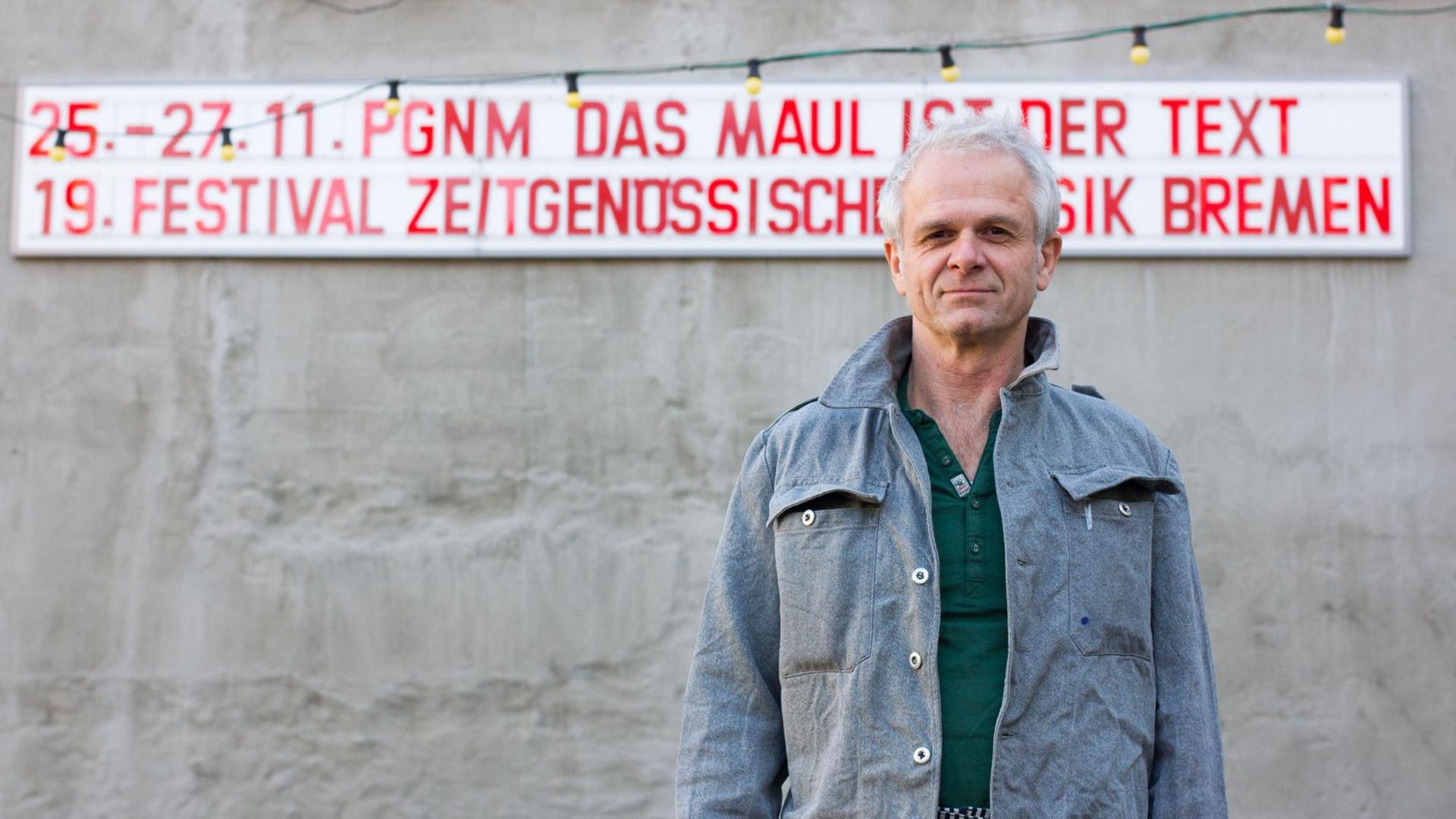 Der Komponist Uwe Rasch bei der Tagung der Projektgruppe Neue Musik in Bremen