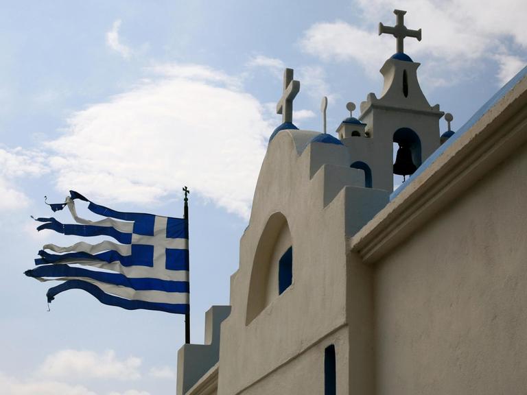 Eine griechische Fahne im Wind 