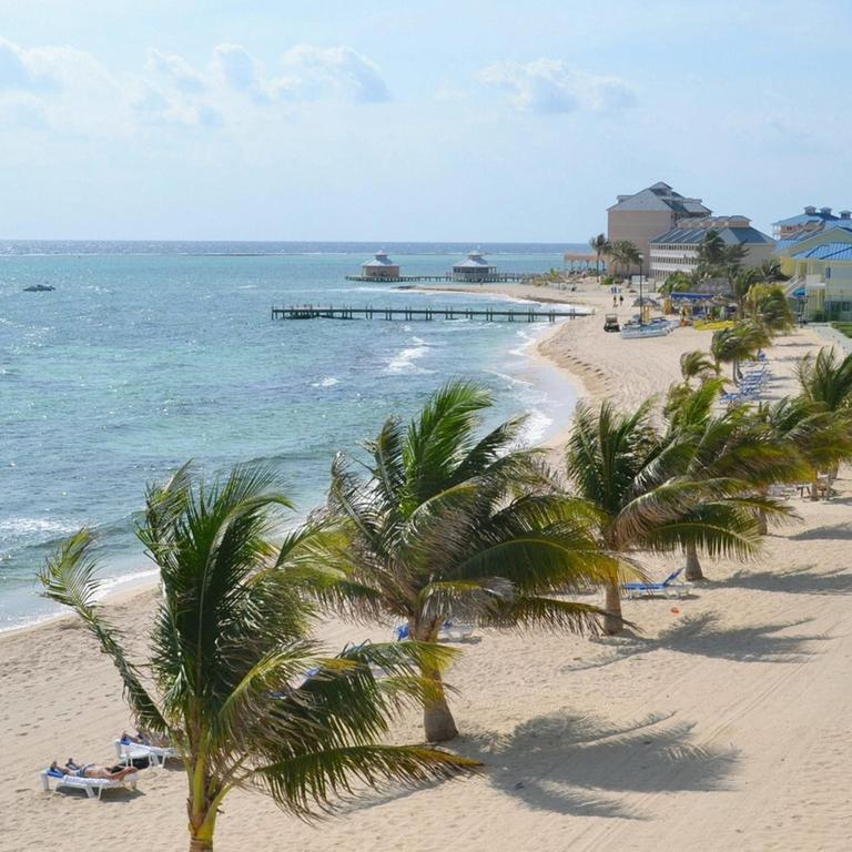 Strand auf den Cayman Islands - die Cayman-Islands gelten nicht nur als beliebtes Urlaubsziel, sondern auch als Steueroase