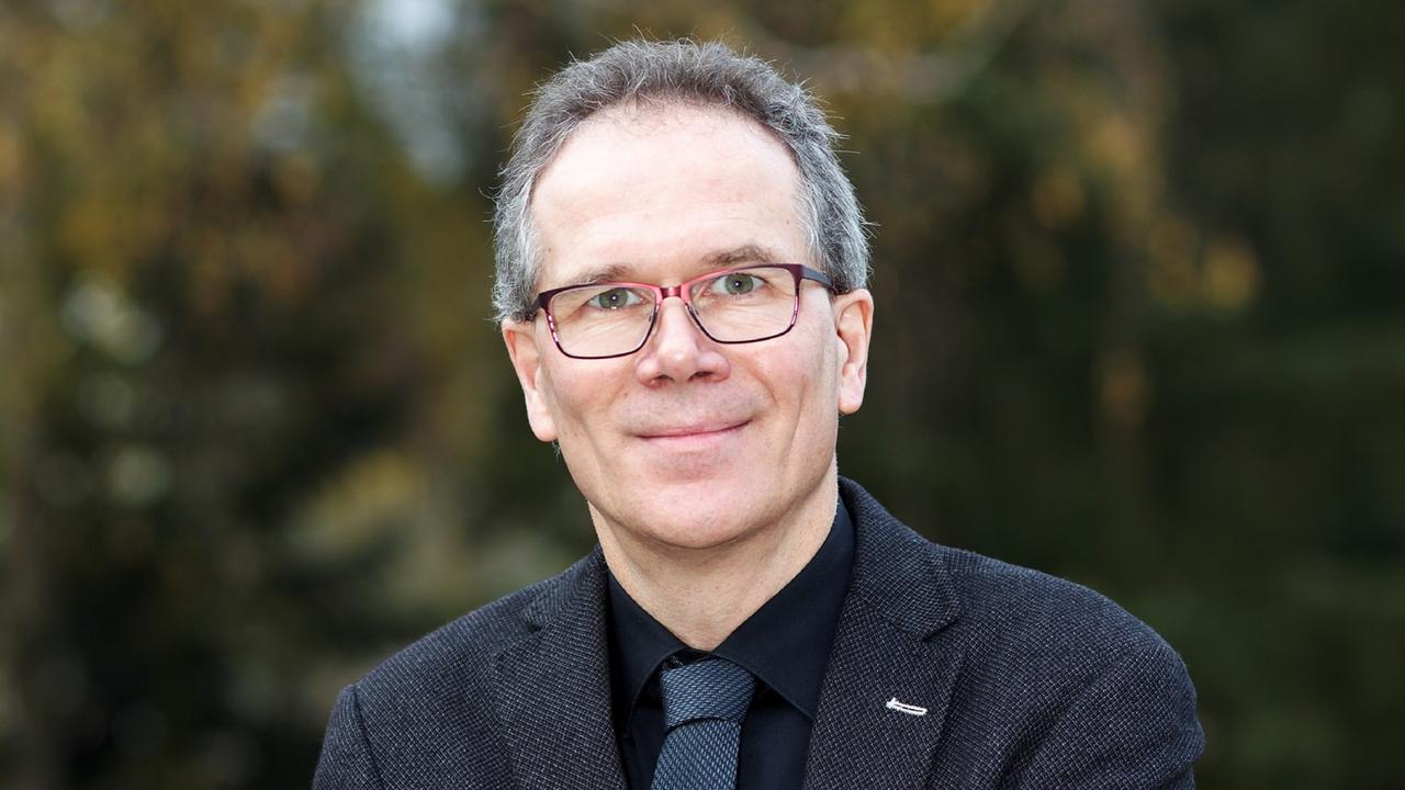 Der Theologe Kai Funkschmidt arbeitet in der Evangelischen Zentralstelle für Weltanschauungsfragen