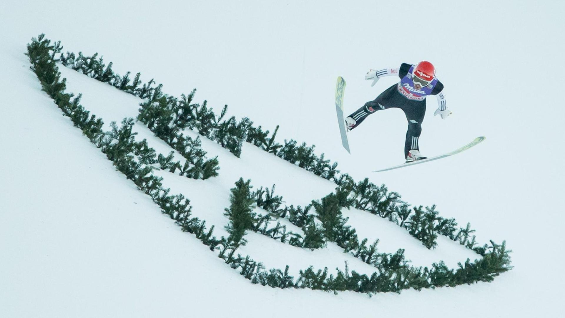 Der deutsche Skispringer Markus Eisenbichler bei seinem Sprung im Finale.