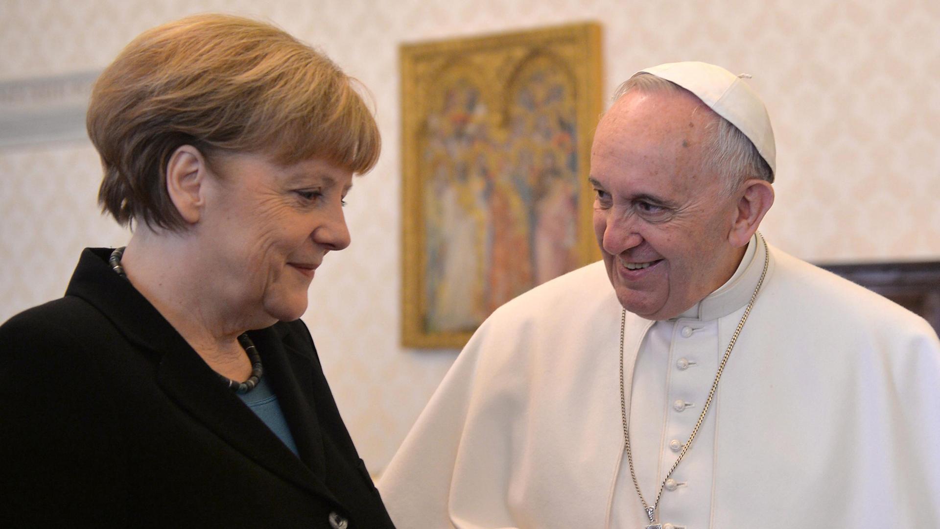 Papst Franziskus und Bundeskanzlerin Angela Merkel bei der Privataudienz.