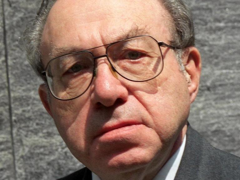 Der amerikanische Historiker und Holocaustforscher Raul Hilberg am 28.5.1998 in Hannover, wo er einen Vortrag über "Täter im Nationalsozialismus - Zur Psychologie der Vernichtung" hielt.