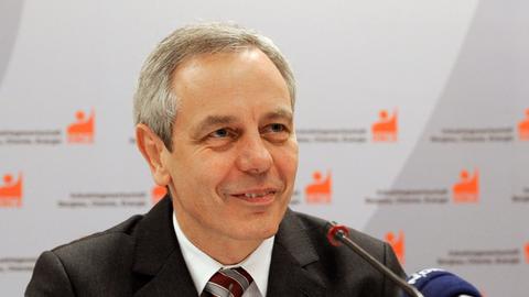Der Vorsitzende der IG Bergbau, Chemie, Energie, Michael Vassiliadis, bei einer Pressekonferenz