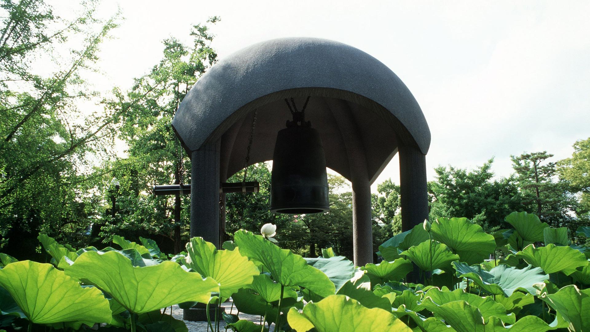 Die Friedensglocke im Friedenspark von Hiroshima.